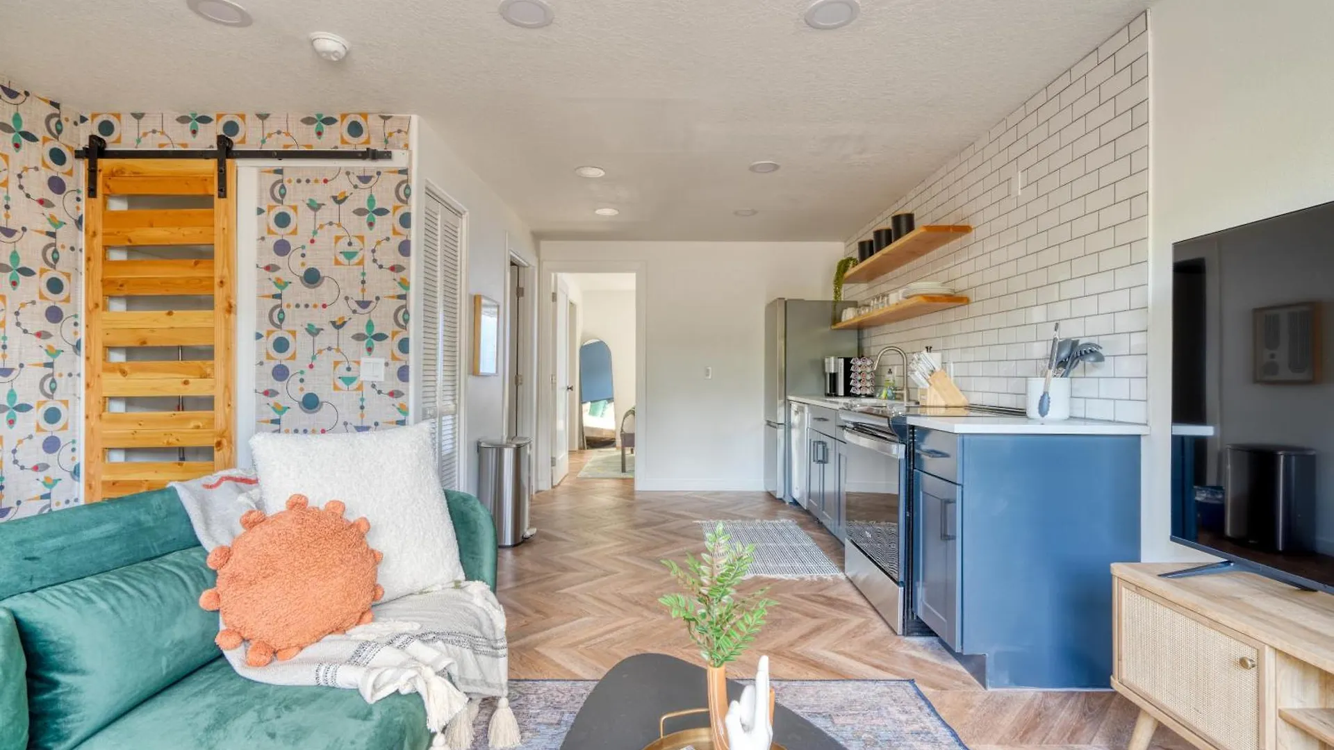 Stay Portland - The Woodstock Inn - Reed College & Vintage Shops United States