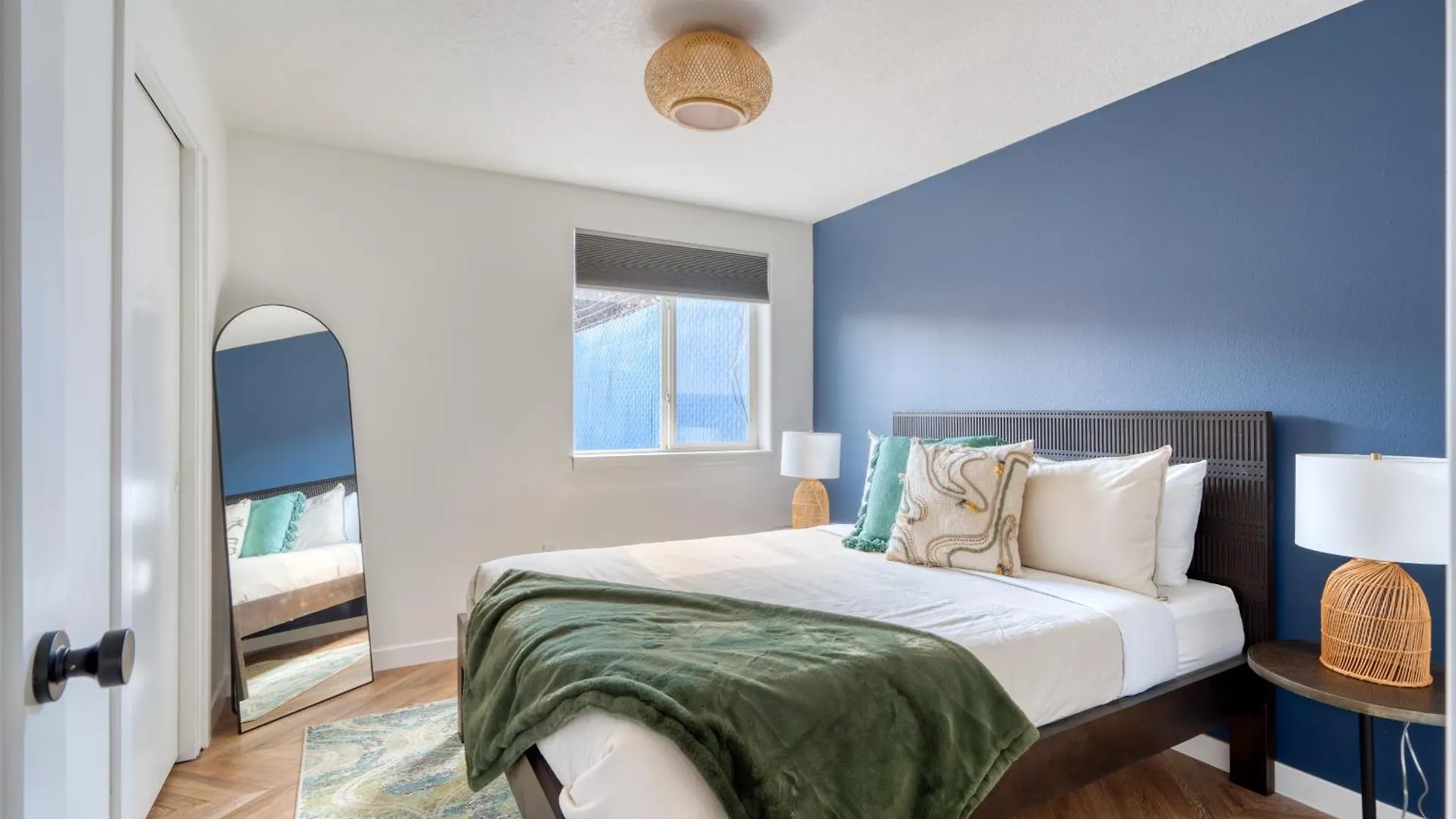 Stay Portland - The Woodstock Inn - Reed College & Vintage Shops Apartment