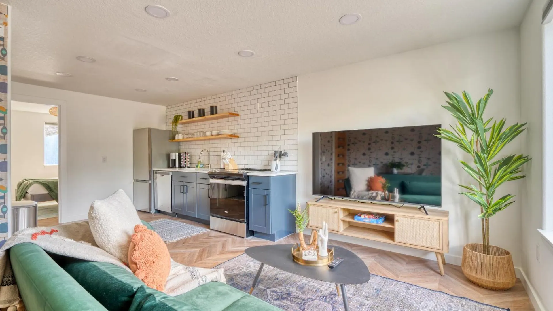 Stay Portland - The Woodstock Inn - Reed College & Vintage Shops Apartment