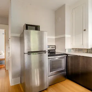 - Classic - Parks, Eateries & Local Shops Apartment
